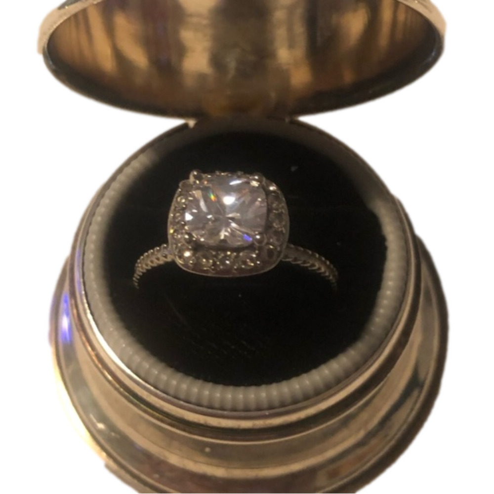 SILVER Metal w Cubic Zirconia Ring No Stamp Filigree Setting Studded Band Sz 6